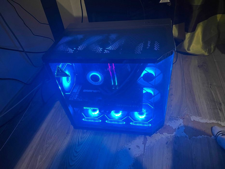 Komputer Stacjonarny  Nvidia RTX 5080 16 gb Ryzen 9800x3d