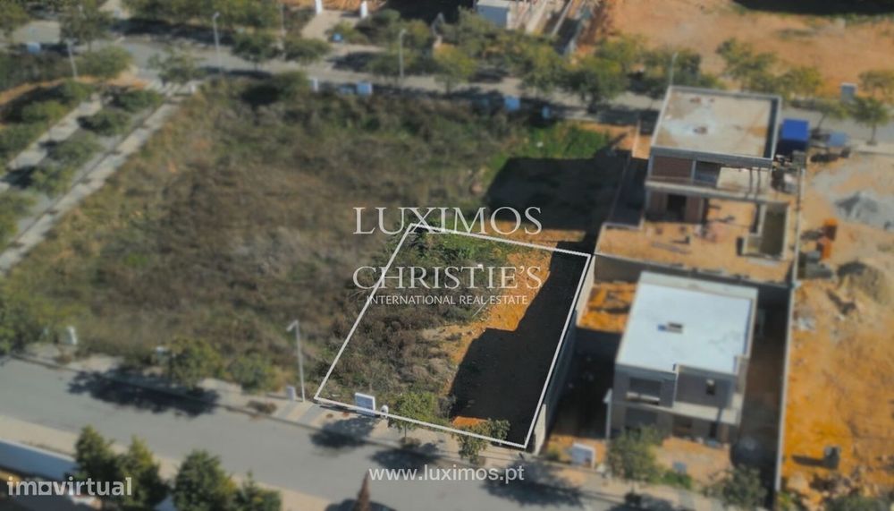 Terreno com projeto, para venda na Guia, em Albufeira, Algarve — Guia, Faro