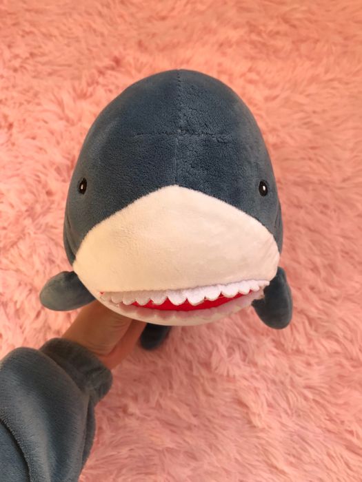 М'яка іграшка акула