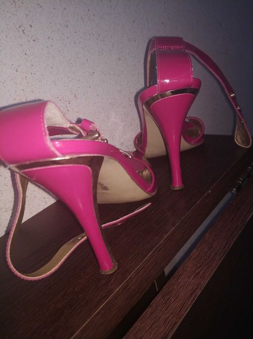 Szpilki, buty na obcasie rozm.38