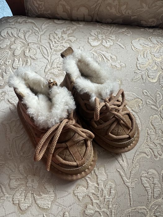 Взуття зимове.