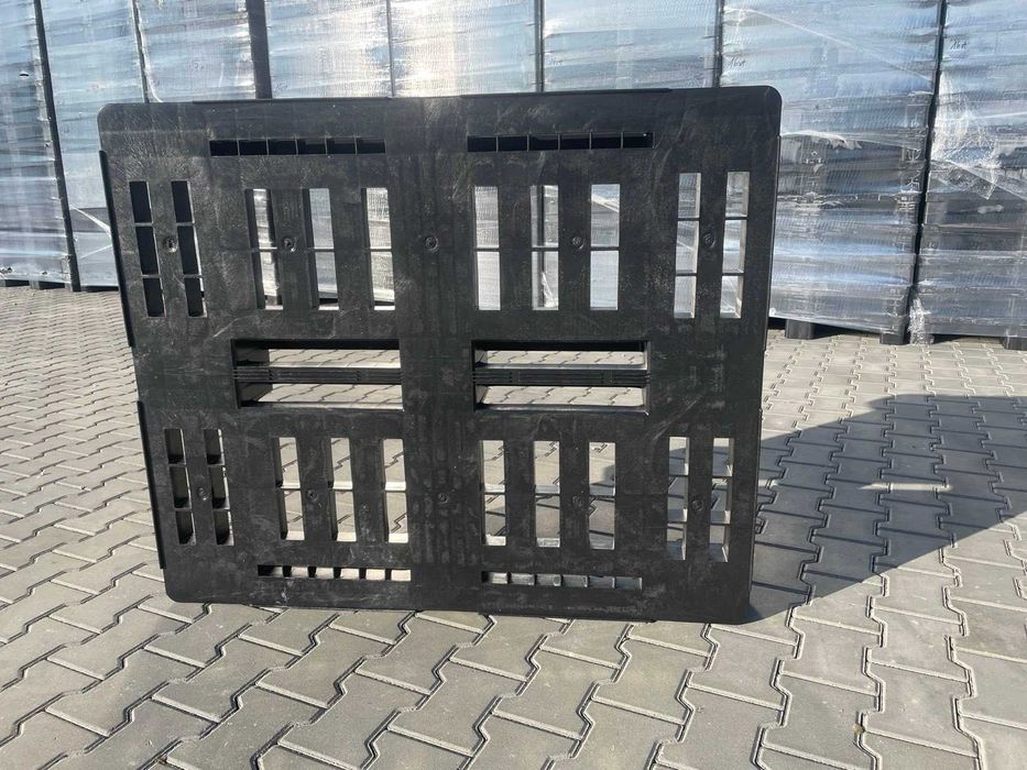 Palety plastikowe, używane 120x100x15cm w bardzo dobrym stanie