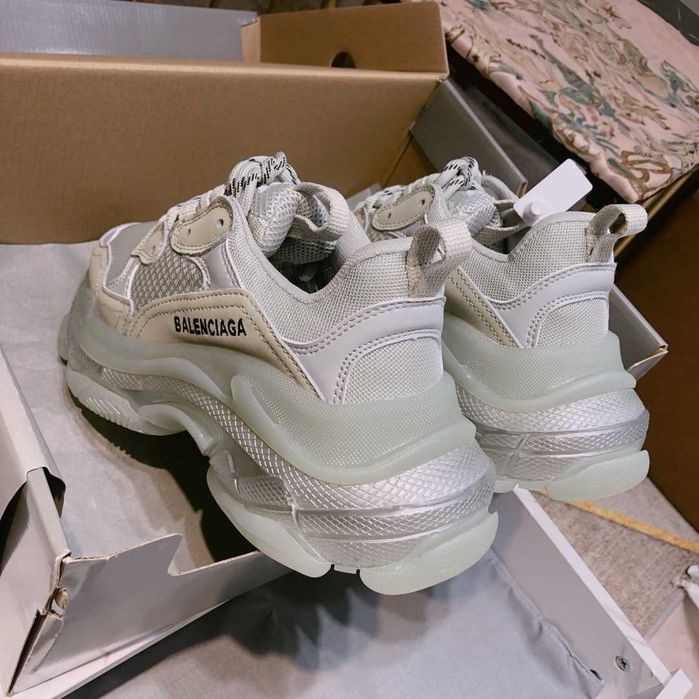 Balenciaga srebna buty na lato