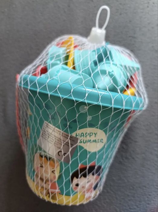 Різнокольоровий набір іграшок для гри в піску «Happy Summer»  18 штук