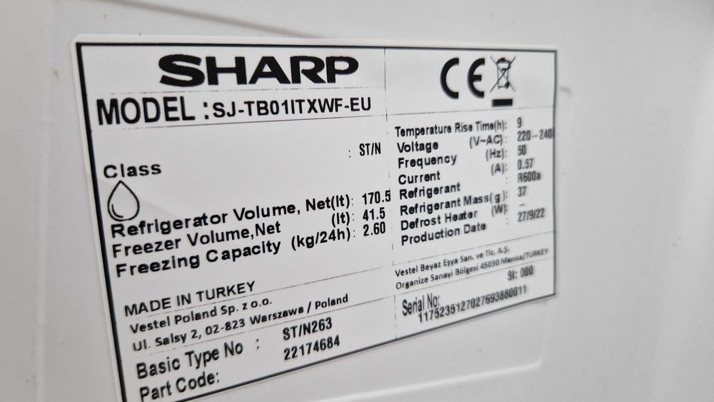 Lodówka Sharp  wysokość 144 cm, stan dobry