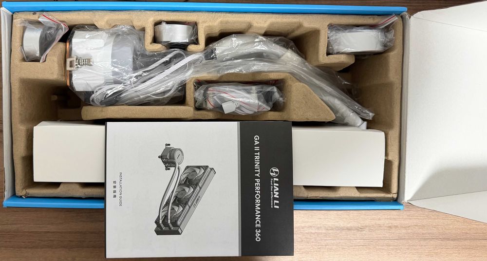 Lian Li Galahad II Trinity Performance 360 + UNi Fan P28 ARGB Strip