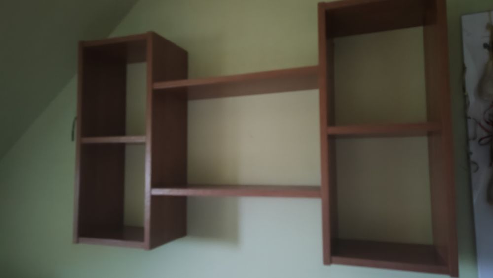 Półka wisząca na ścianę