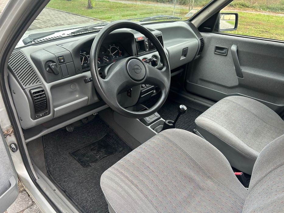 Opel Corsa Swing+ 1.2 i kat       MUITO BEM CONSERVADO