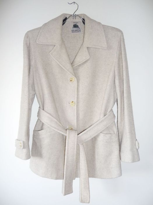 Casaco de lã cintado para senhora