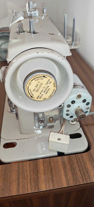 Máquina costura Volga Deluxe motor Brother com móvel