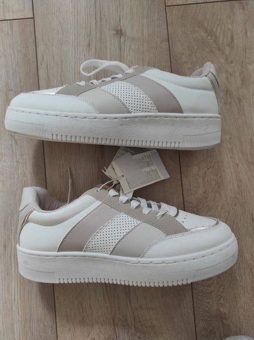 Nowe sneakersy House