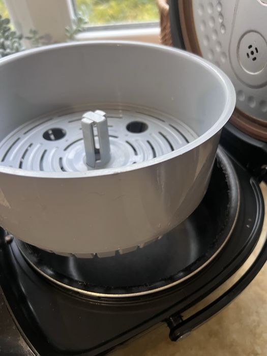 Мультиварка Bosch MUC22B42RU робоча