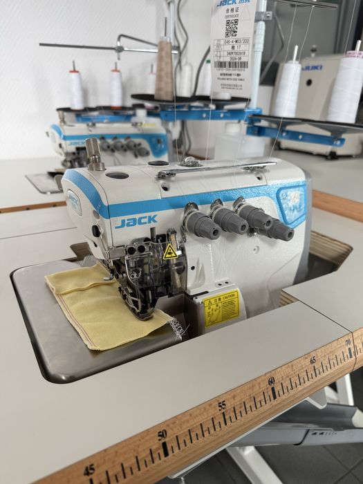 JACK E4S-4-M03/333 overlock owerlok przemysłowy 4-nitkowy komplet NOWY