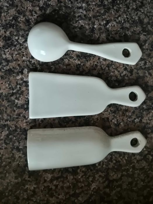 Fajansowe ozdoby - mini przybory kuchenne