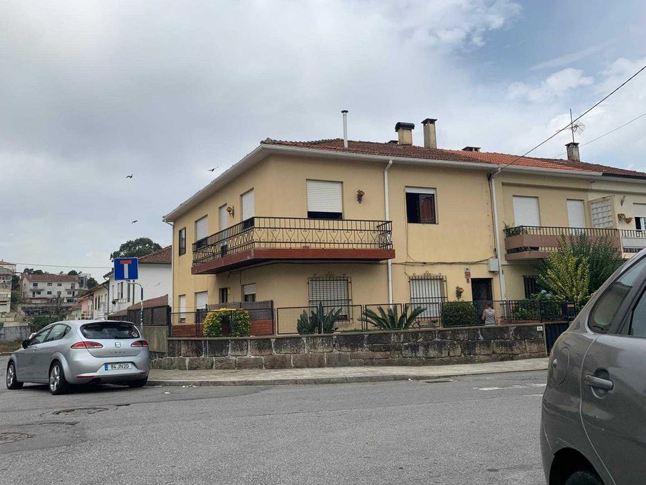 Moradia Bifamiliar com garagem em Rio Tinto Soutelo