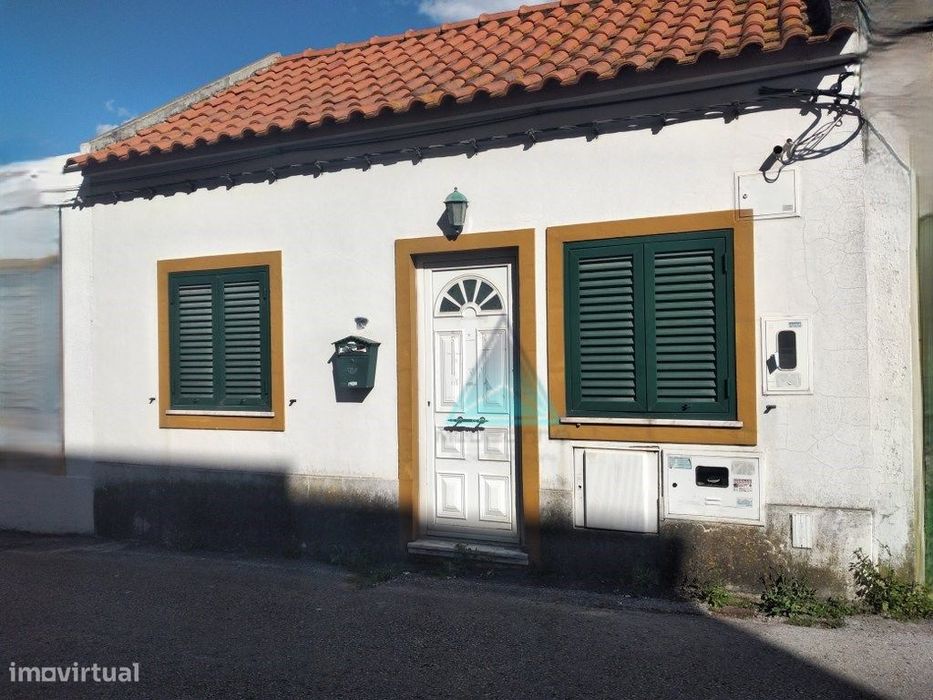 Moradia Térrea em banda situada na Torre da Marinha - Oportunidade ...