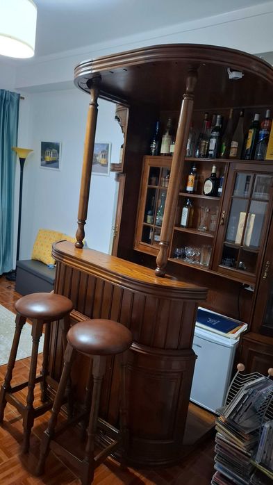 Bar madeira maciça (aos burlões, não percam tempo)