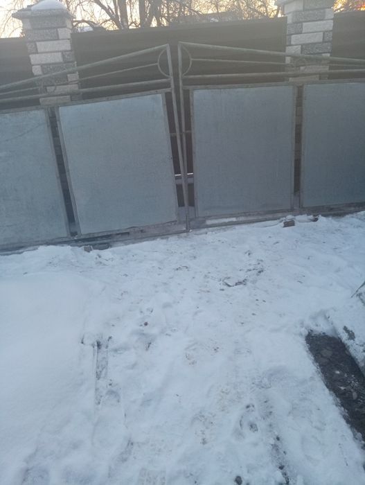 Продаються металеві ворота 4 м.