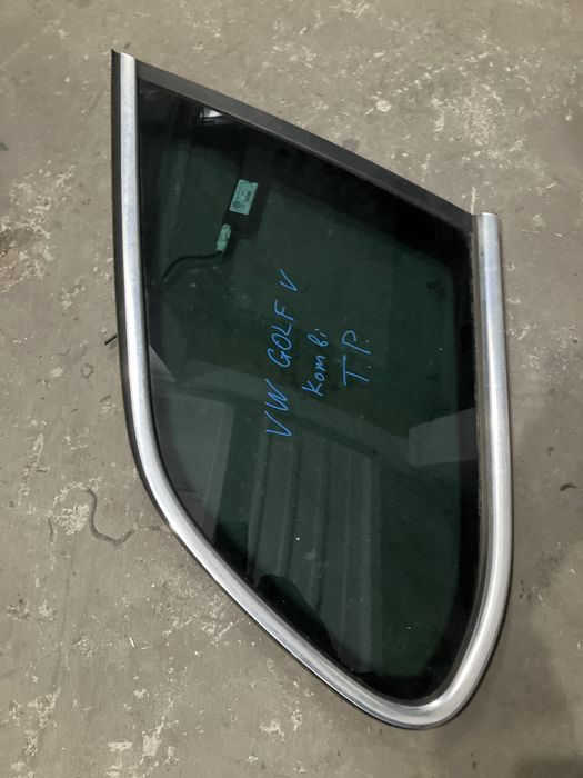 VW Golf V 5 kombi - szyba karoseryjna tył prawa