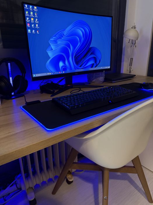 AlienWare R13 com periféricos e monitor