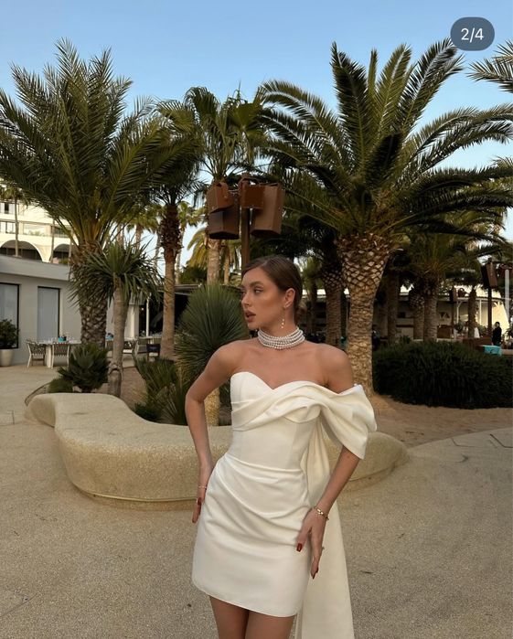 Дизайнерська молочно біла корсетна стильна сукня типу balykina