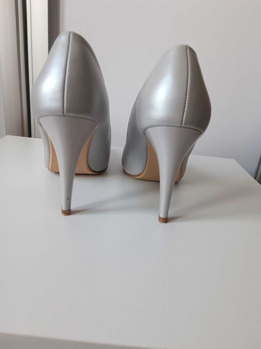 Buty na obcasie srebrne