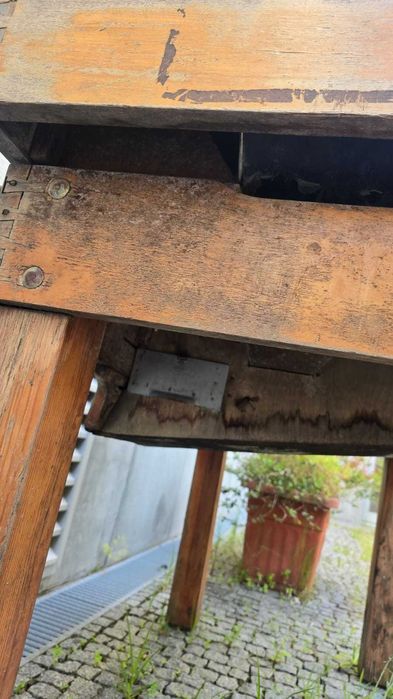 Mesa de matrecos em madeira para restauro