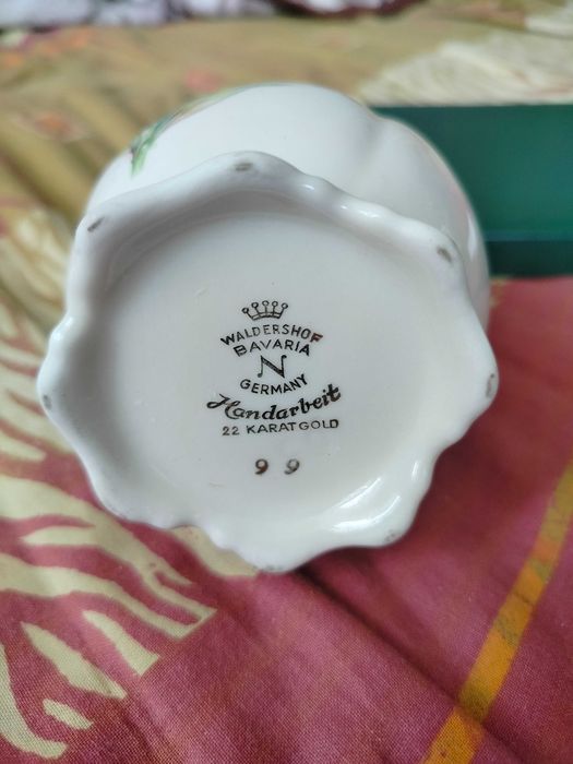 Wazonik mały porcelanowy na kwiaty