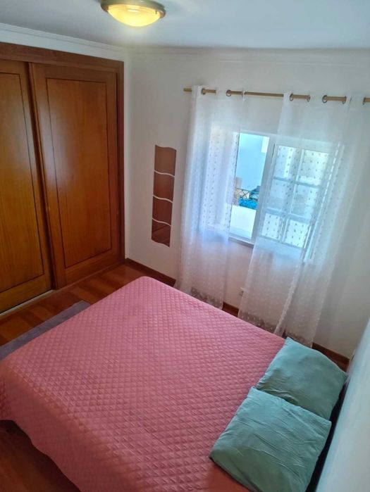 Quarto mobiliado no Estoril – São José (550 €/mês, despesas incluídas)