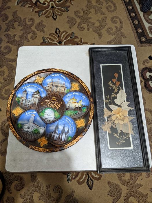 Сувенірна тарілка з зображенням Львова, інші сувеніри