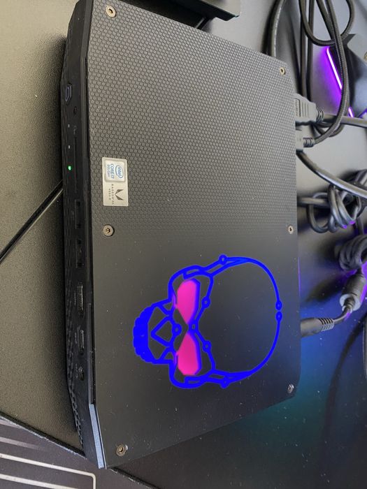 Intel nuc i7 3.7ghz 8gen 64Gb Men 512 SSD