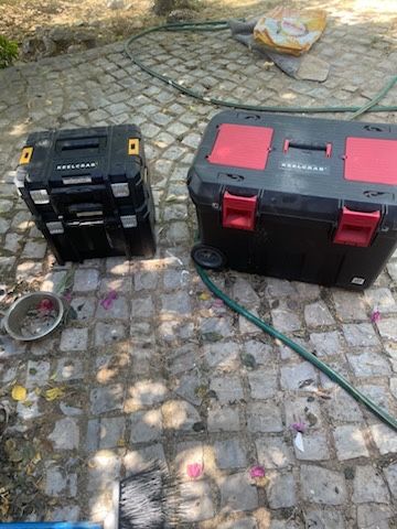Robô de limpeza profissional KeelCrab para manutenção de iates e barco