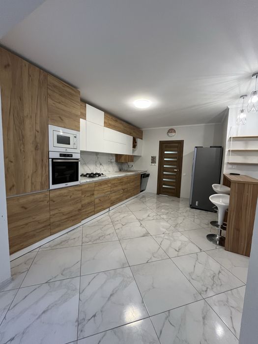 Продам трикімнатну квартиру. Буча.