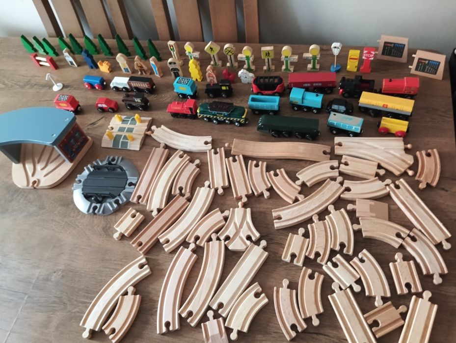 Zestaw torów+ elementy dodatkowe.