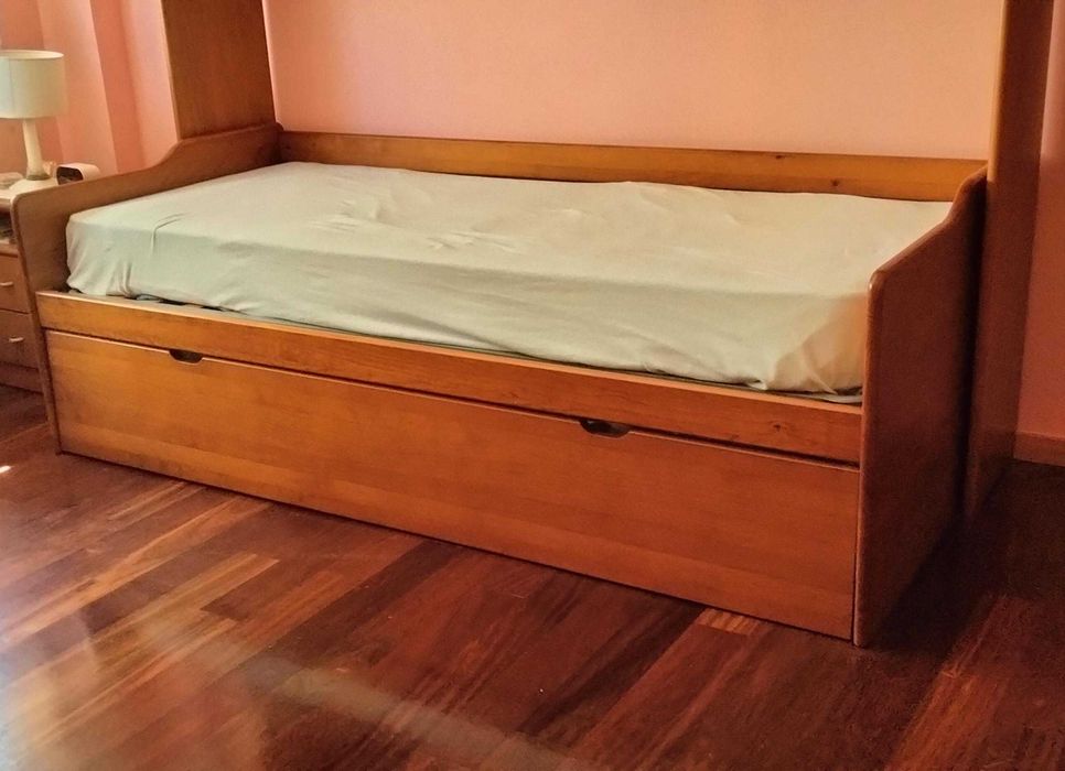 uma cama de estudio em bloco com arrumação superior e uma segunda cama embutida (cama de gavetão) 185x80 cm