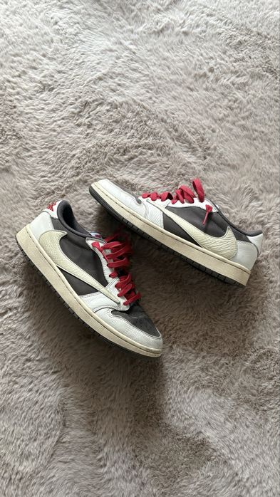 Jordna 1 low Travis scoot reverse mocha