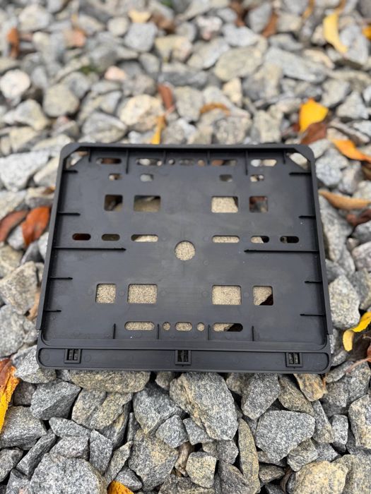 Номерна рамка на мото