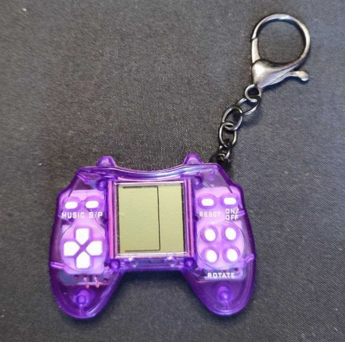 Consola retro em chaveiro