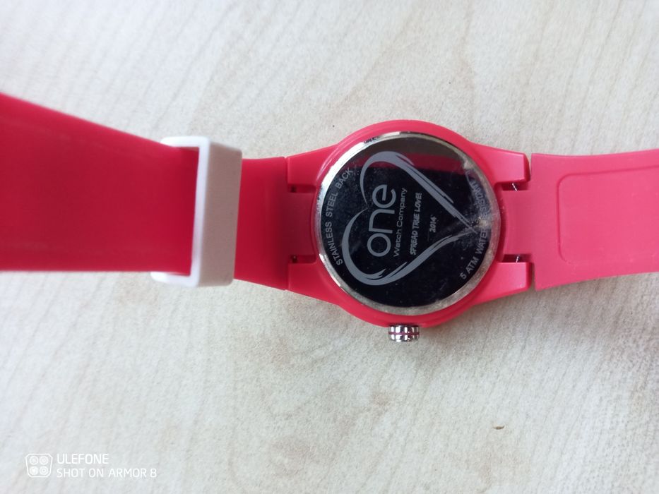 Relógio One vermelho