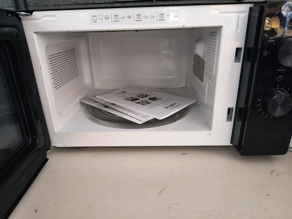 Whirpool kuchenka mikrofalowa 1200W MWP103 B