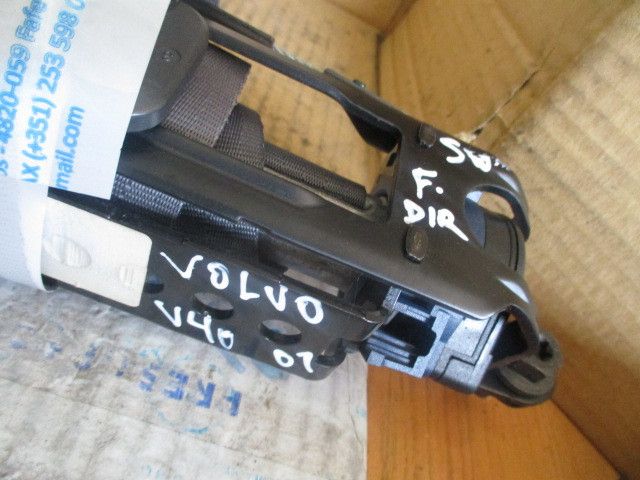 Pré-tensor cinto frente direito VOLVO V40 Combi (VW)