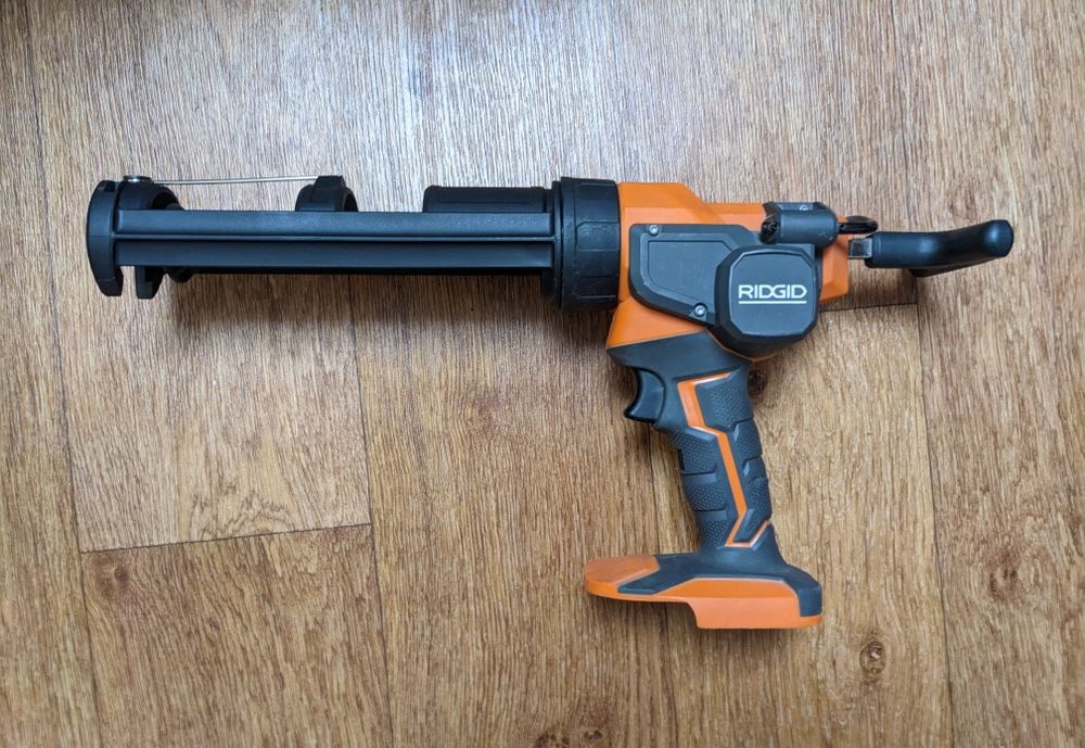 Акумуляторний пістолет для герметика RIDGID 18V