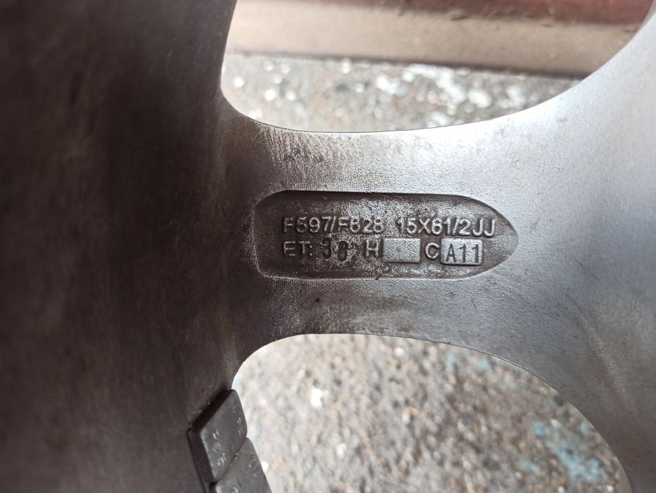 Литі диски з гумою R15