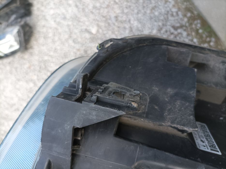 Lampa lewy przód renault express eu bardzo ładna