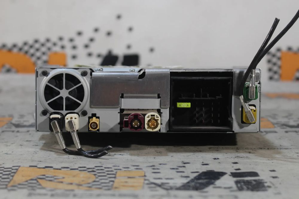 Rádio / auto-rádio BMW 1 (F20)