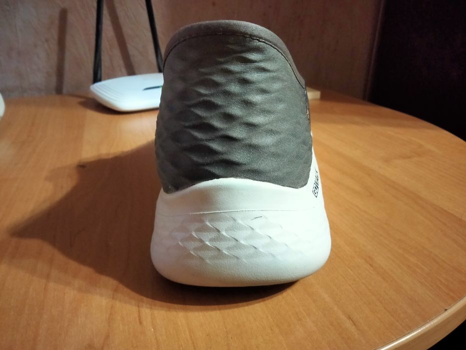 Кросівки в ідеальному стані