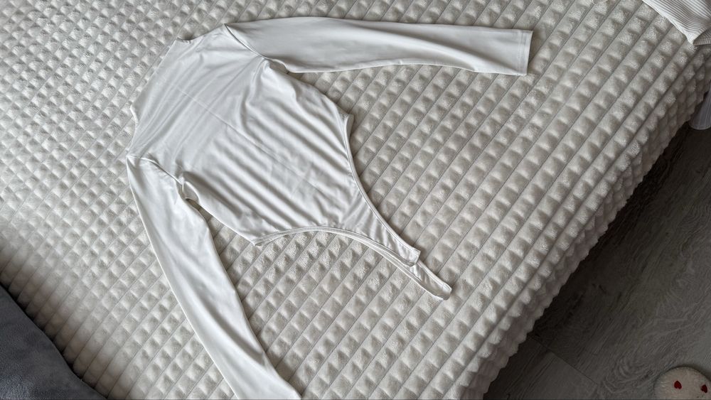 Боді в білому кольорі було вдягнене лише один раз