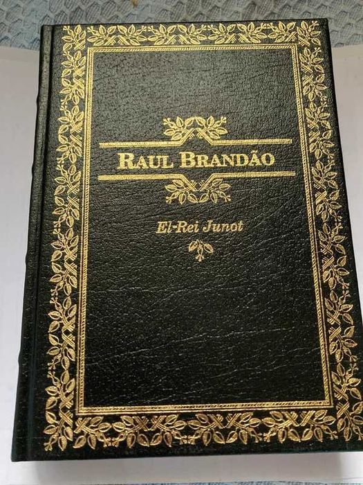 Livro capa dura "El-rei Junot"
