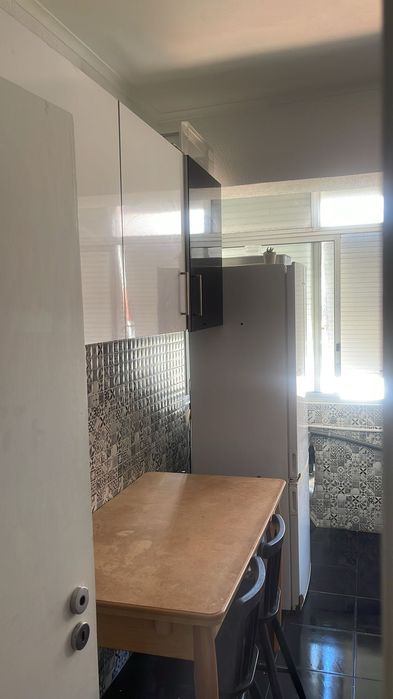 Arrenda se quarto de casal(wc privado) em Linda a velha