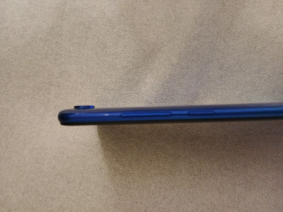 Vivo 1820 / 2GB RAM / Ультратонкий / Красивый синий градиент / Рабочий